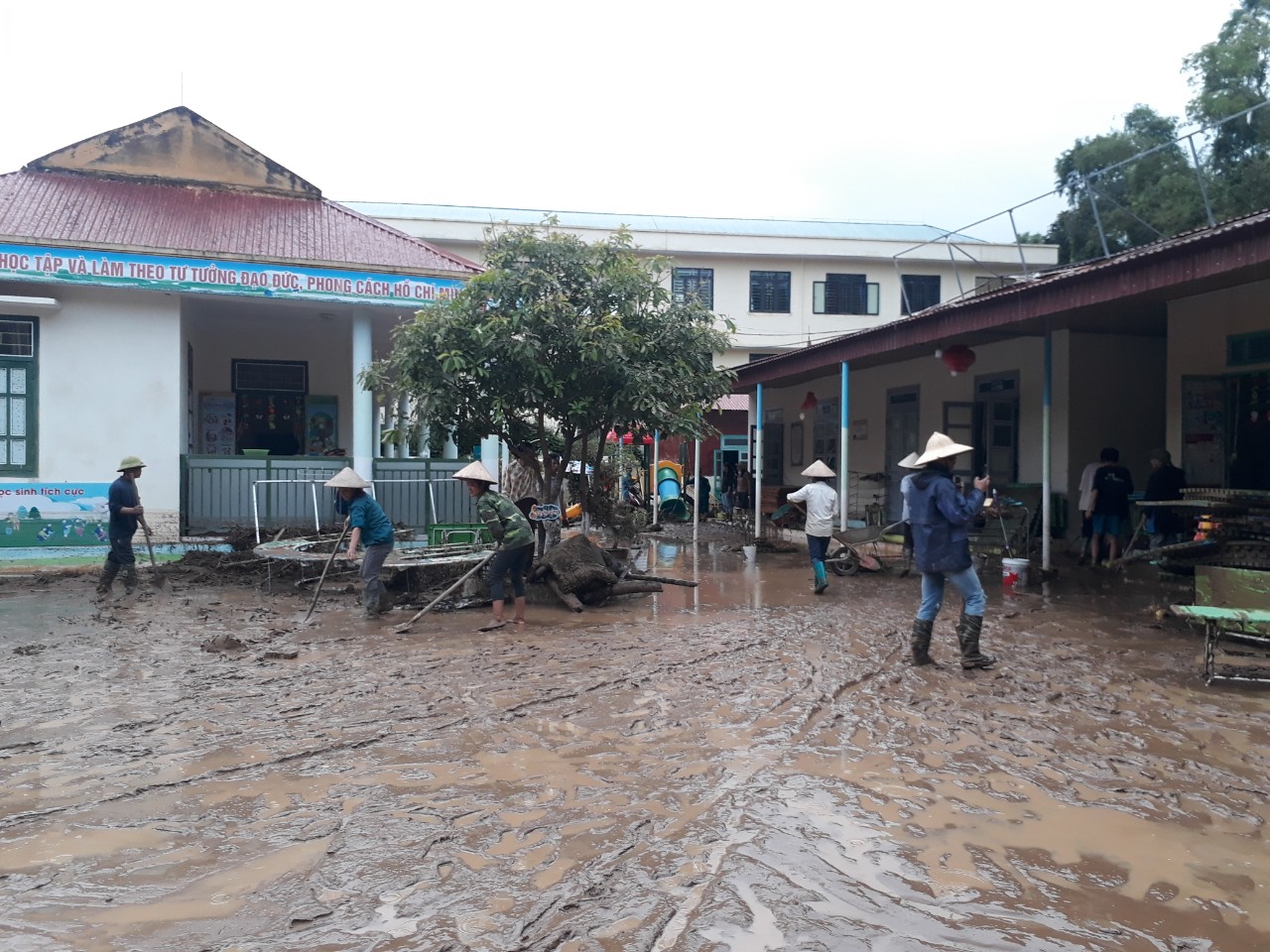 Trường MN số 1 xã Pá Khoang Khắc phục sau mưa lũ