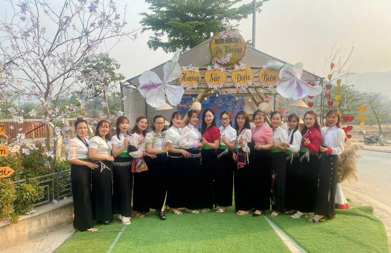 TRƯỜNG MẦM NON SỐ 1 XÃ PÁ KHOANG TÍCH CỰC THAM GIA CÁC HOẠT ĐỘNG HƯỞNG ỨNG LỄ HỘI HOA BAN NĂM 2025